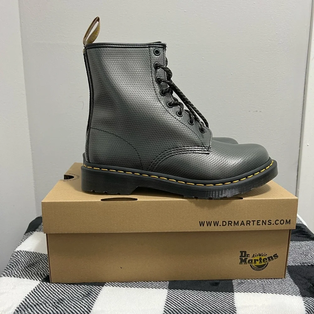 Dr Martens VEGAN 1460 METALLIC EMBOSS LACE UP BOOTS - NO BOX - Picture 7 of 11